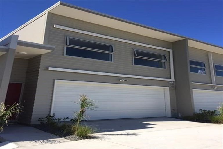 Photo of property in 8 Karauria Lane, Orewa, 0931