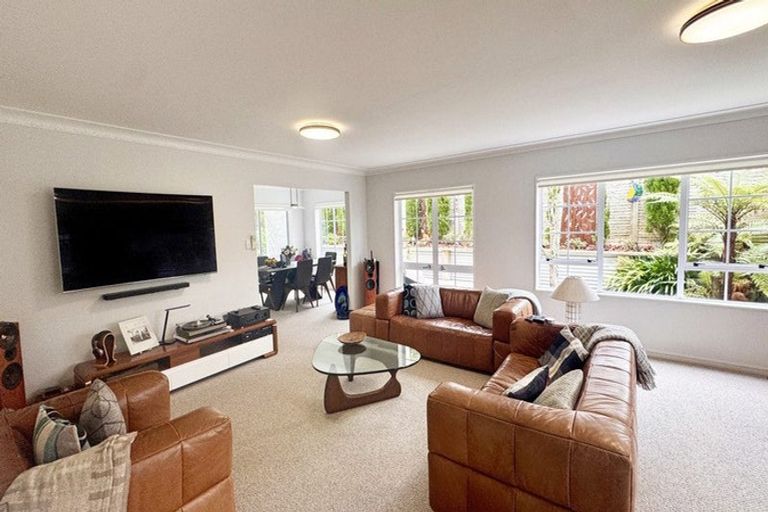 Photo of property in 19 Ravenstone Place, Chatswood, Auckland, 0626