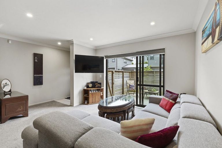 Photo of property in 19 Brindle Way, Newlands, Wellington, 6037