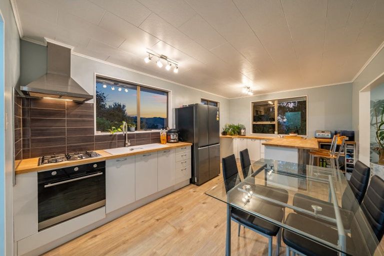 Photo of property in 11 Roband Crescent, Brown Owl, Upper Hutt, 5018