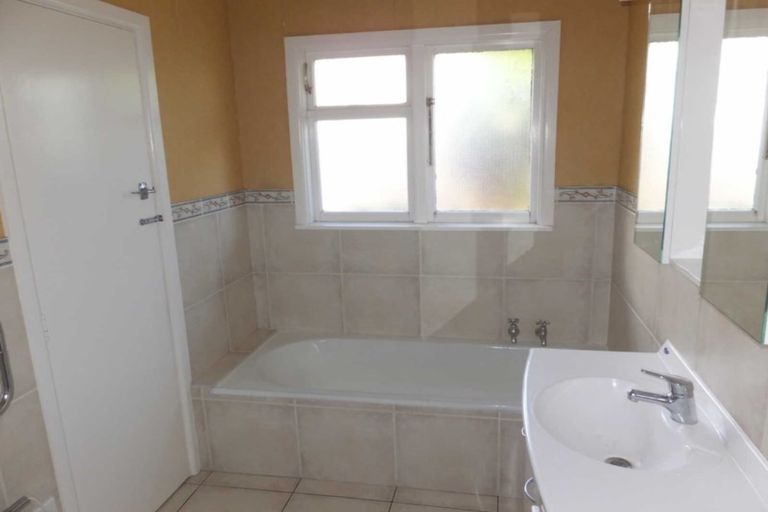 Photo of property in 5 Gladson Avenue, Sockburn, Christchurch, 8042