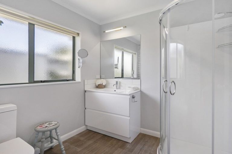 Photo of property in 6 Maddison Place, Welcome Bay, Tauranga, 3112