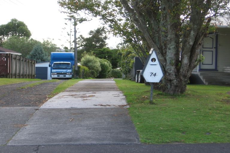 Photo of property in 74 Gloria Avenue, Te Atatu Peninsula, Auckland, 0610
