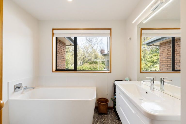 Photo of property in 4 Cedar Place, Amberley, 7410