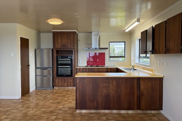 Photo of property in 2 Flint Way, Northland, Wellington, 6012