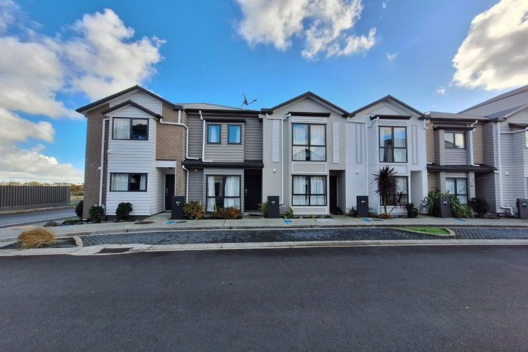 Photo of property in 1/3 Wallson Crescent, Wiri, Auckland, 2104