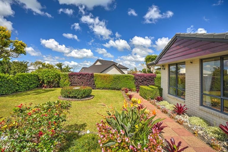 Photo of property in 4 Mahina Place, Te Atatu Peninsula, Auckland, 0610