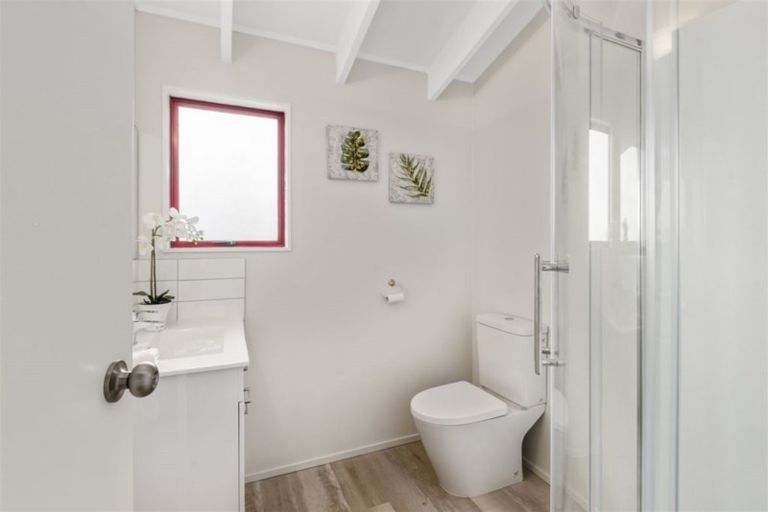 Photo of property in 2/18 Strid Road, Te Atatu South, Auckland, 0610