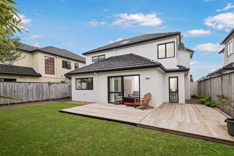 Photo of property in 3 Carousel Crescent, East Tamaki Heights, Auckland, 2016
