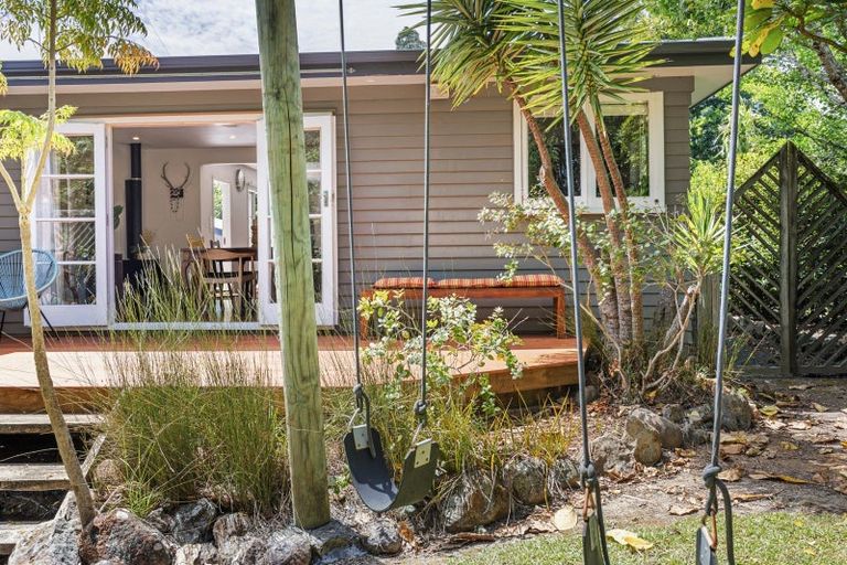 Photo of property in 37 Haruru Falls Road, Haruru, 0204