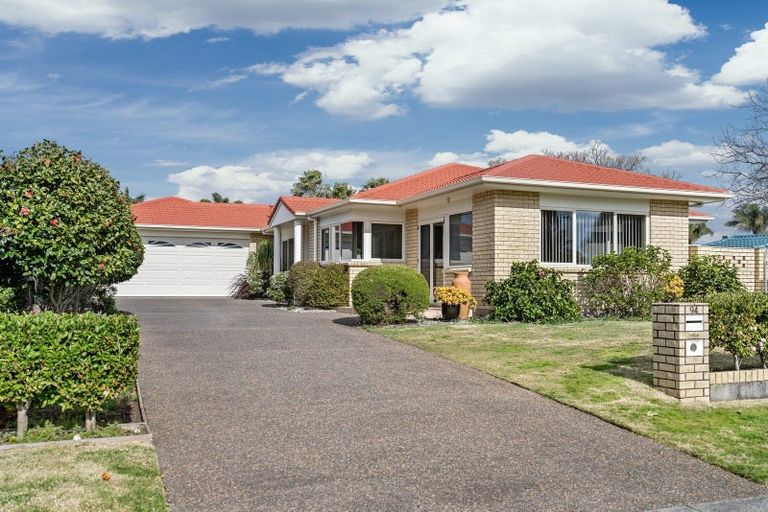 Photo of property in 94 Gravatt Road, Papamoa Beach, Papamoa, 3118