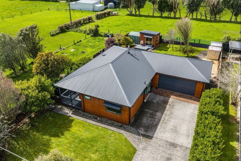 Photo of property in 537 Richmond Road, Lepperton, New Plymouth, 4373