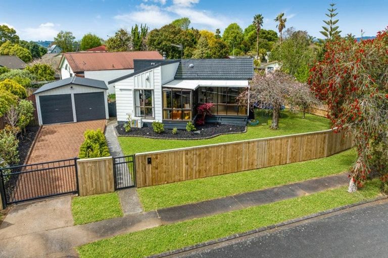 Photo of property in 1 Oakmont Place, Wattle Downs, Auckland, 2103