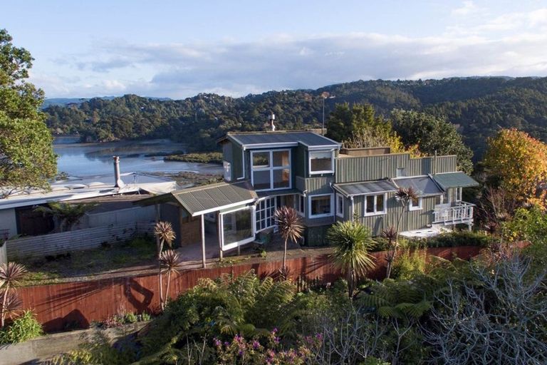 Photo of property in 741 South Titirangi Road, Titirangi, Auckland, 0604