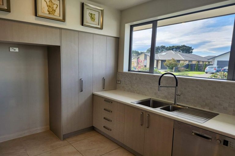 Photo of property in 8 Little Gem Road, Hornby, Christchurch, 8025
