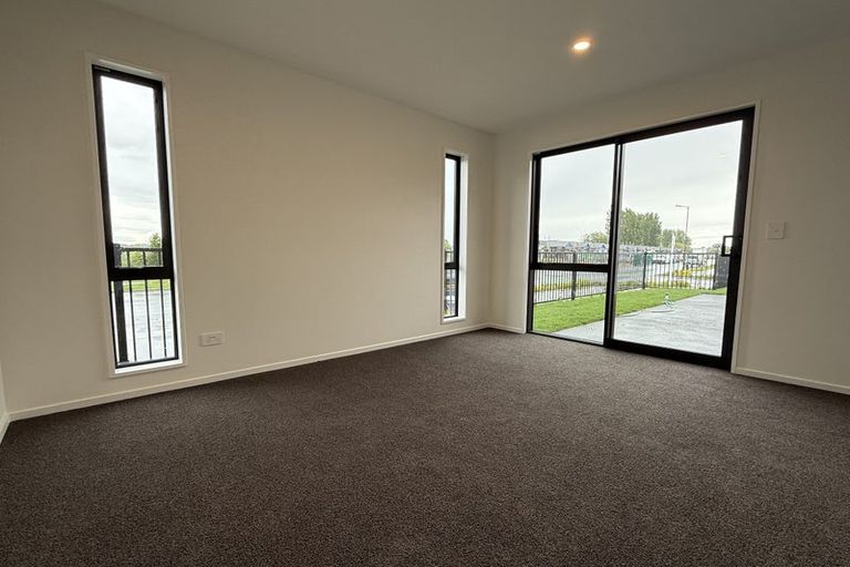 Photo of property in 2 Paradise Way, Halswell, 8025