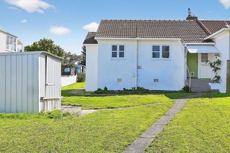 Photo of property in 1a Handley Avenue, Narrow Neck, Auckland, 0624