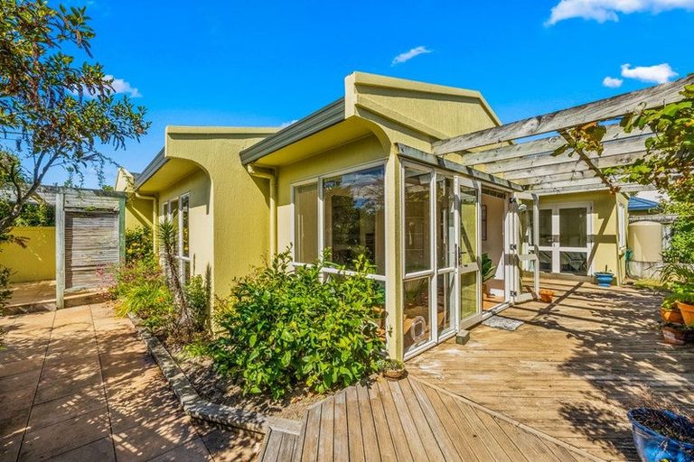 Photo of property in 11 Avion Terrace, Raumati Beach, Paraparaumu, 5032