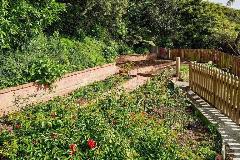 Photo of property in 68 Acacia Avenue, Maungaraki, Lower Hutt, 5010