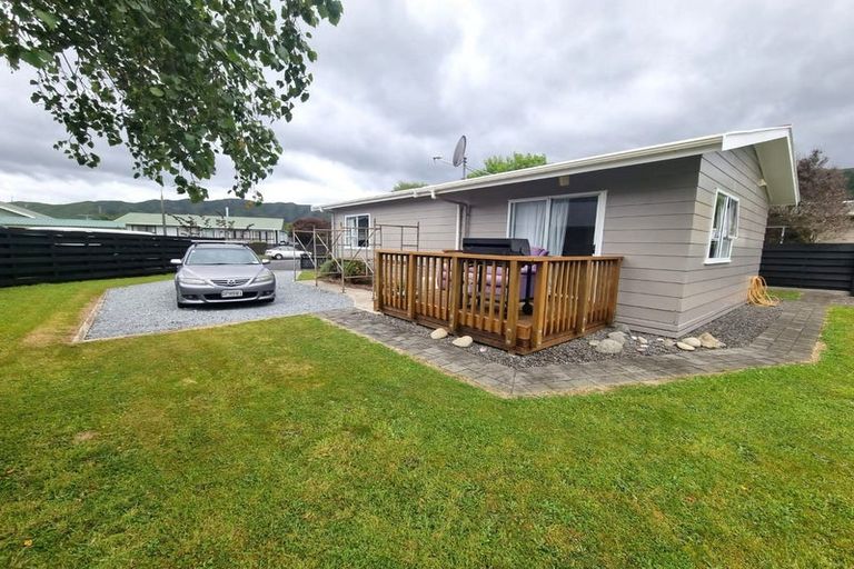 Photo of property in 17 Weymouth Grove, Wainuiomata, Lower Hutt, 5014