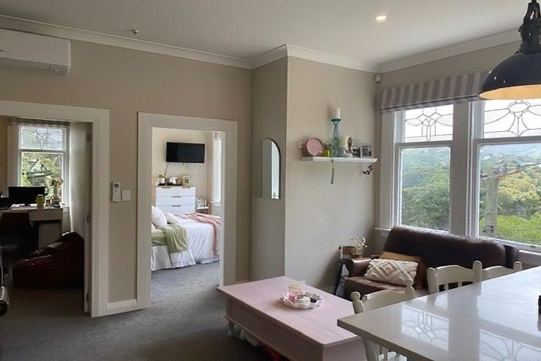 Photo of property in 2/139 Wadestown Road, Wadestown, Wellington, 6012