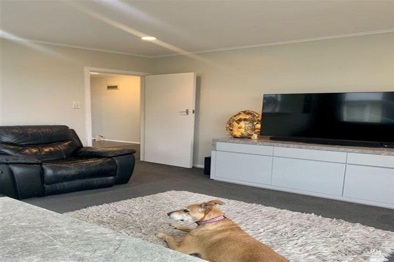 Photo of property in 45 Turville Crescent, Newlands, Wellington, 6037