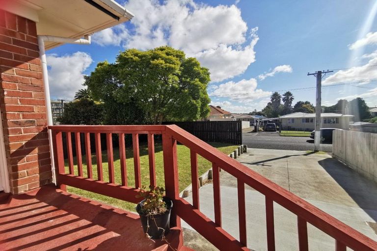 Photo of property in 52 Churchill Avenue, Manurewa, Auckland, 2102