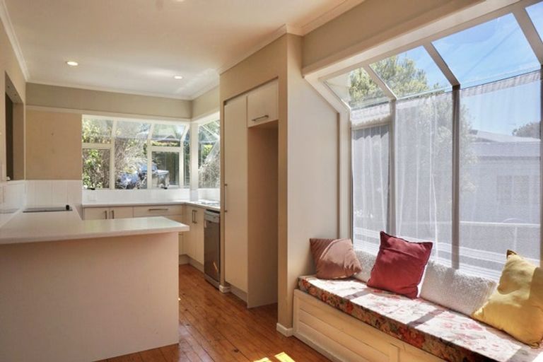 Photo of property in 46 Botany Road, Botany Downs, Auckland, 2010