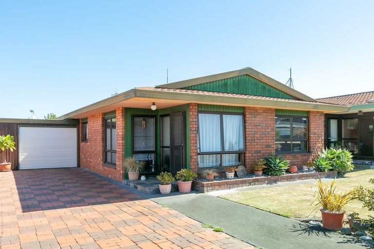 Photo of property in 2/14 Avondale Road, Taradale, Napier, 4112