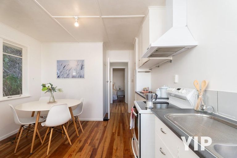 Photo of property in 58 Kenmore Street, Newlands, Wellington, 6037