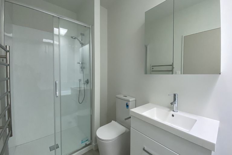 Photo of property in 5/2 Moor Avenue, Te Atatu Peninsula, Auckland, 0610