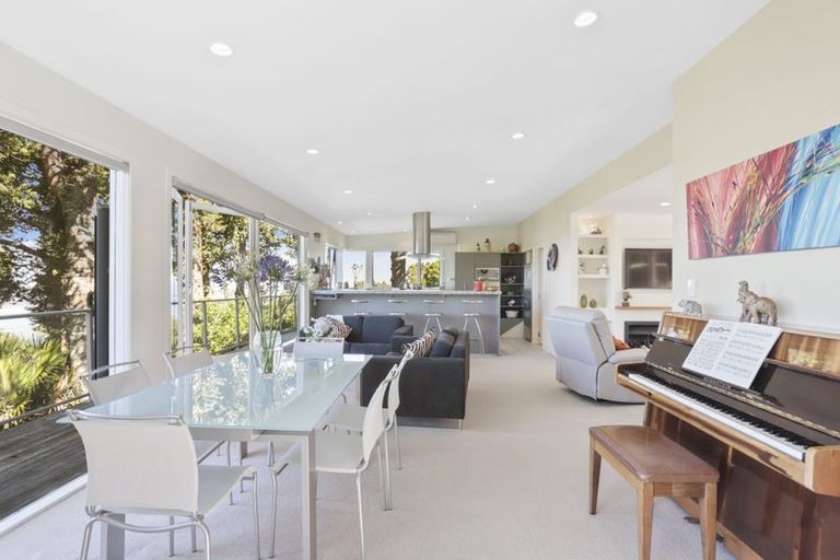 Photo of property in 20 Rangiwai Road, Titirangi, Auckland, 0604