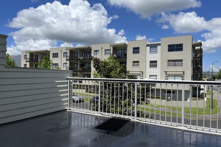 Photo of property in 9/46 Carlos Drive, Flat Bush, Auckland, 2016