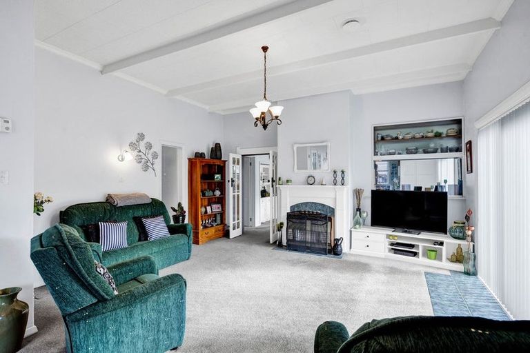 Photo of property in 1 Morrissey Street, Hawera, 4610