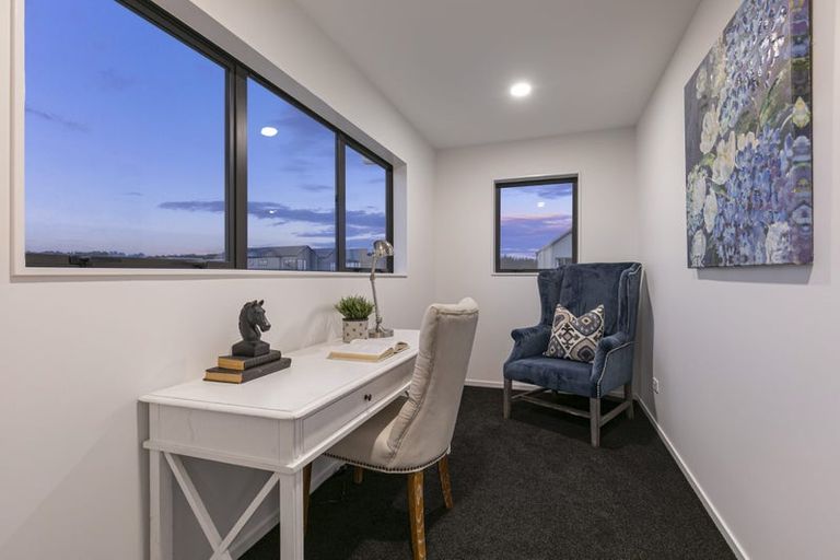 Photo of property in 2 Paparahi Place, Wainui, 0992