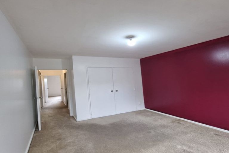 Photo of property in 2/202 Massey Road, Mangere East, Auckland, 2024