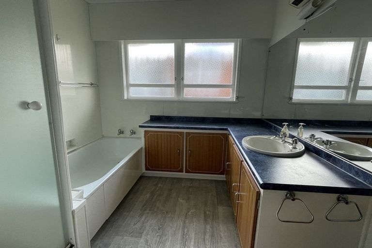 Photo of property in 4 Sunnypark Avenue, Rosehill, Papakura, 2113