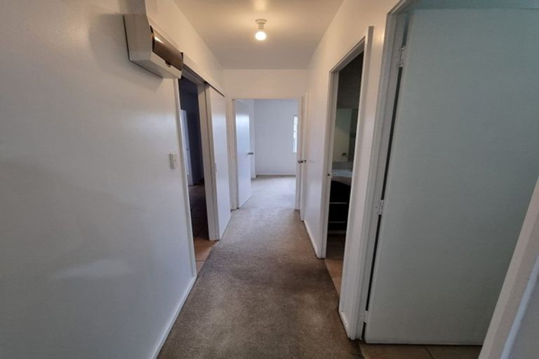 Photo of property in 2/202 Massey Road, Mangere East, Auckland, 2024