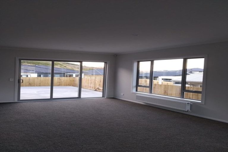 Photo of property in 18 Schooner Drive, Whitby, Porirua, 5024