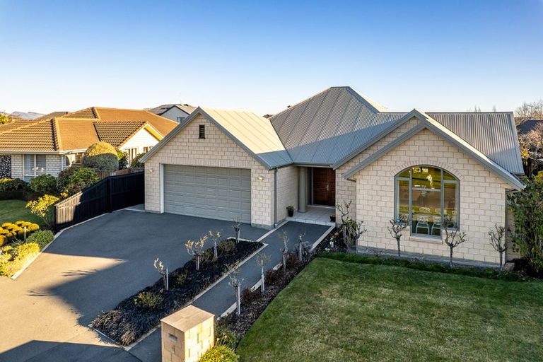 Photo of property in 4 Dinglebay Place, Casebrook, Christchurch, 8051