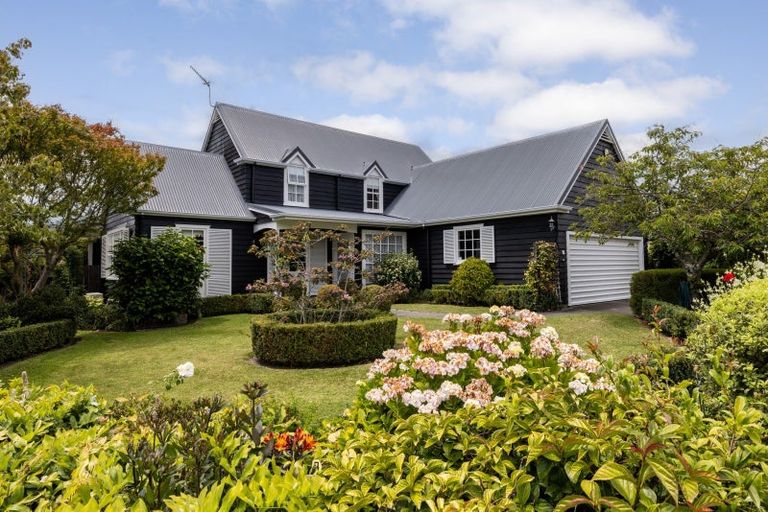 Photo of property in 43 James Cook Street, Havelock North, 4130