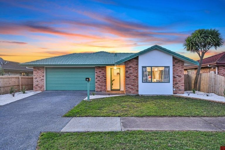 Photo of property in 10 Rock Daisy Crescent, Mangere, Auckland, 2022