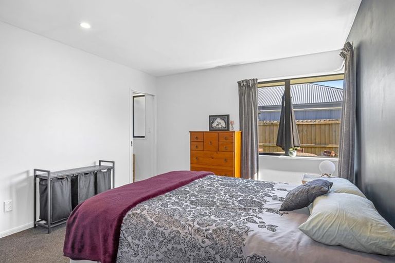 Photo of property in 6 Sheraton Place, Redwood, Christchurch, 8051