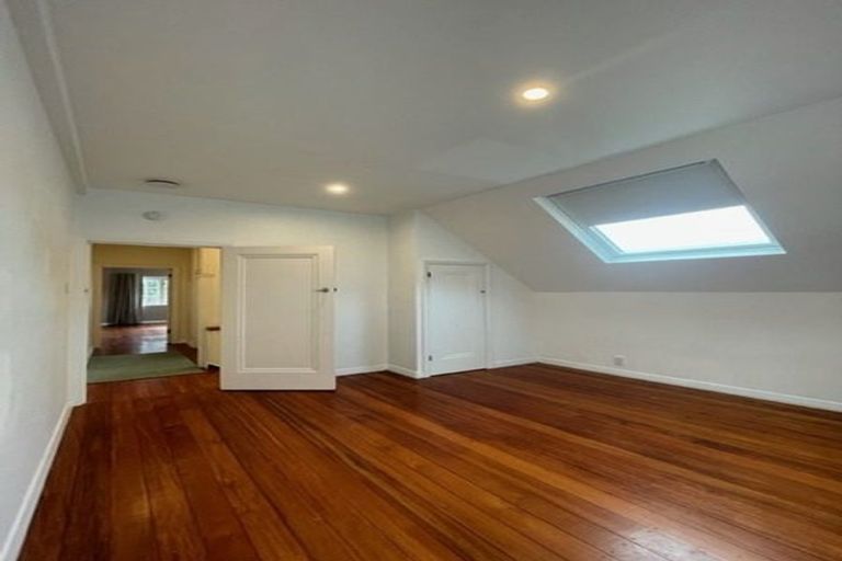 Photo of property in 185a Sutherland Road, Lyall Bay, Wellington, 6022