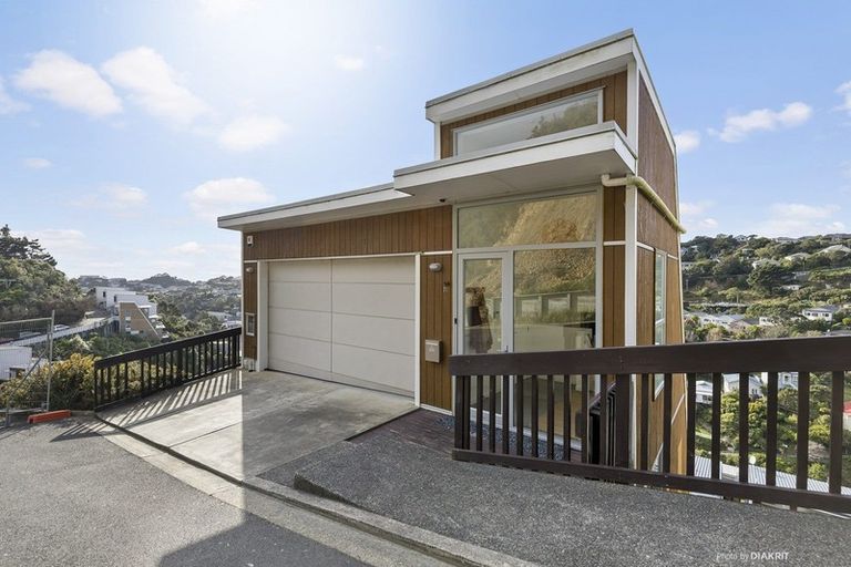 Photo of property in 71 Tiketike Way, Brooklyn, Wellington, 6021