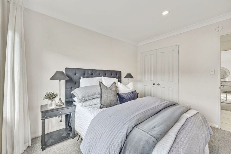 Photo of property in 43 Lansell Drive, East Tamaki Heights, Auckland, 2016