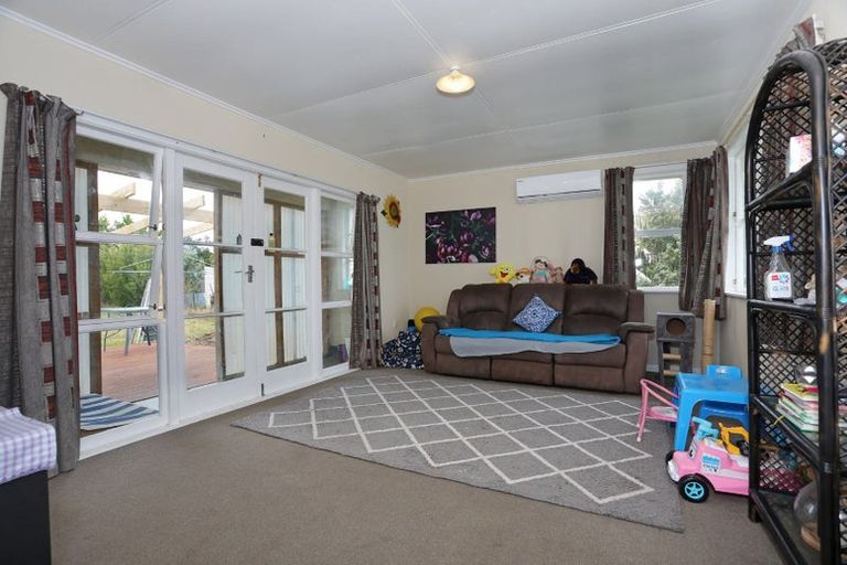 Photo of property in 11 Ngahina Street, Marton, 4710