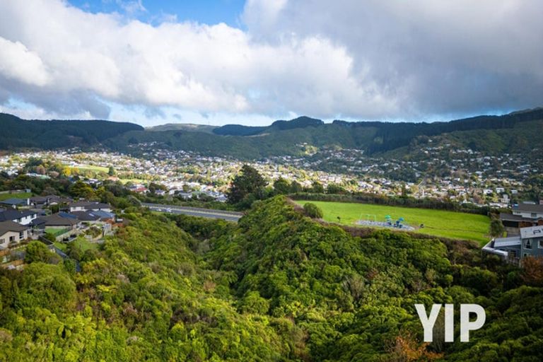Photo of property in 140 Woodman Drive, Tawa, Wellington, 5028