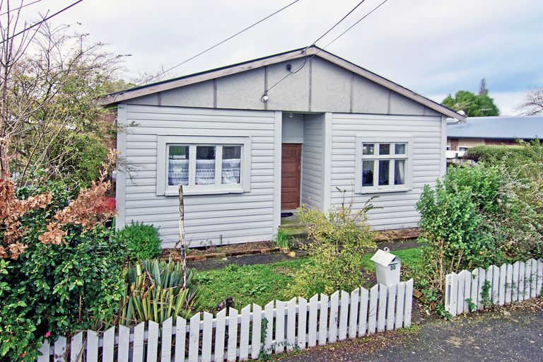 Photo of property in 30 Cambridge Terrace, Masterton, 5810