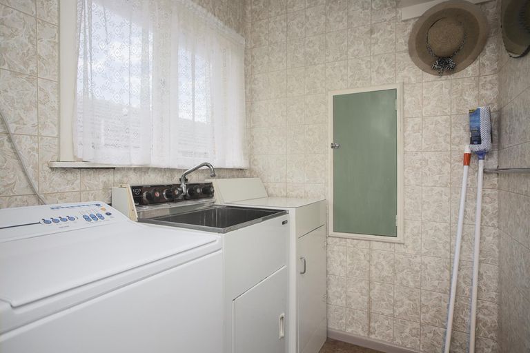 Photo of property in 102 Mountain Road, Mangere Bridge, Auckland, 2022